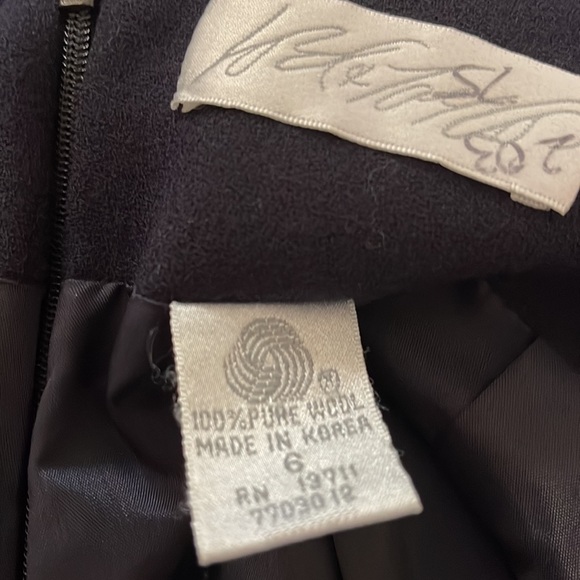 Navy, 100% Wool, Lord and Taylor, Vintage size 6. Straight leg. - Picture 4 of 5